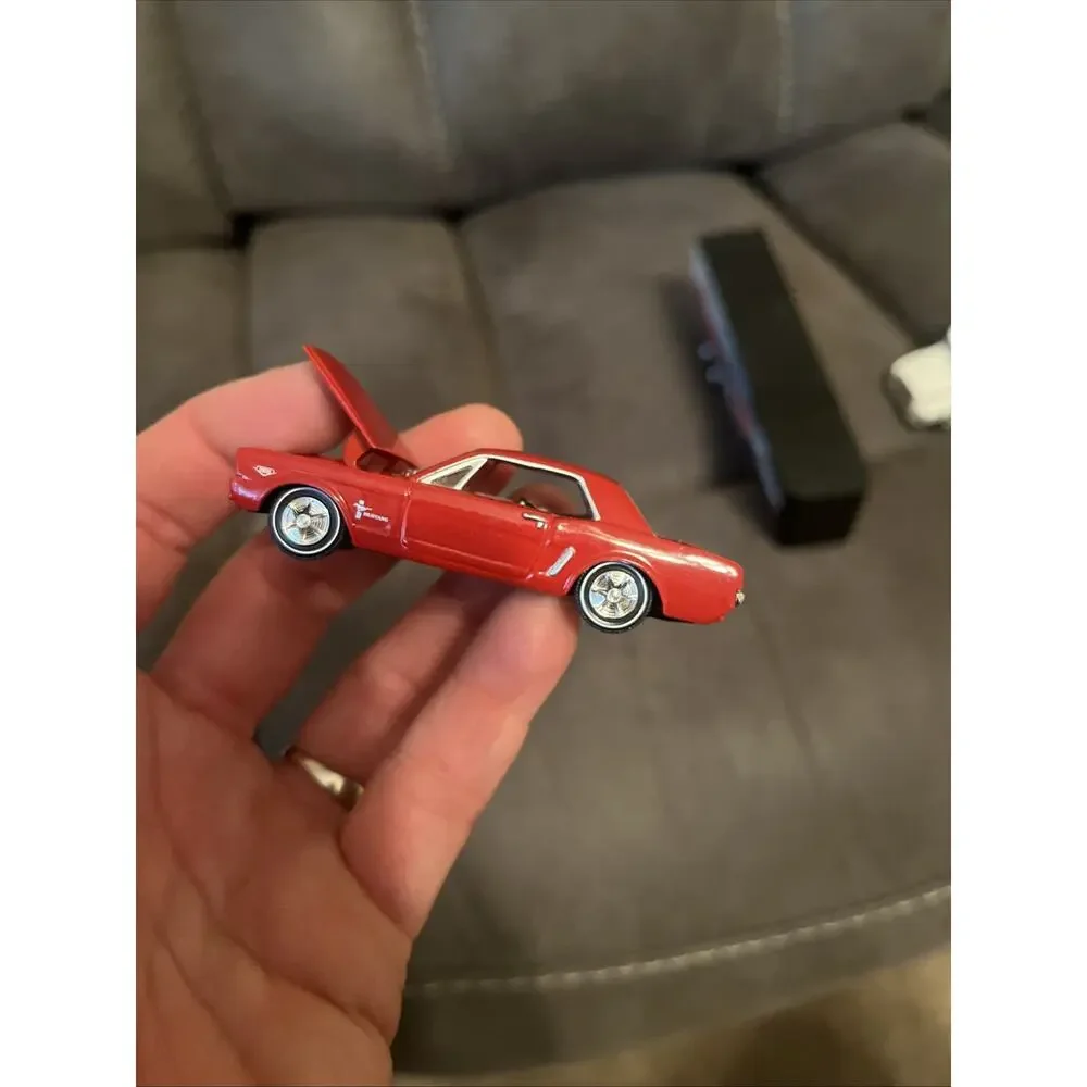 ERTL COLLECTIBLES 1964-1/2 Ford Mustang 1:64 FREIGHTLINER TRACTOR TRAILER TRUCK